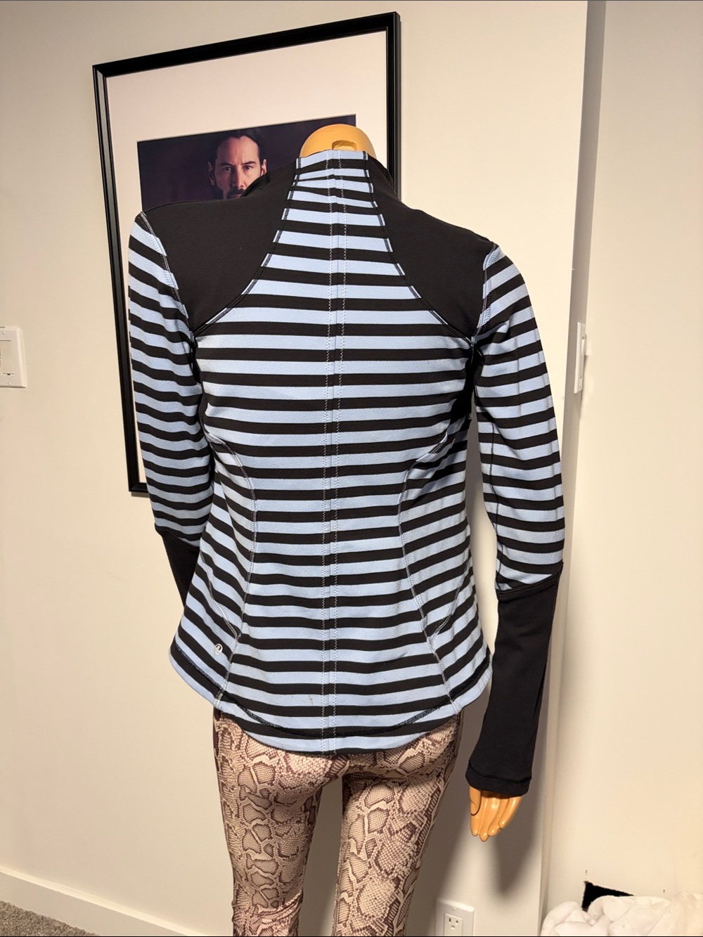 Lululemon Striped Long-Sleeve jacket - Light Blue & Black-6